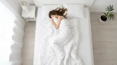 V pyžamu, nebo bez něj: Spánek bez oblečení může přispět k rychlejšímu hubnutí