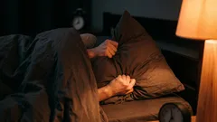 Jednoduchý trik, jak rychleji usnout, se šíří jako lavina – takhle to funguje